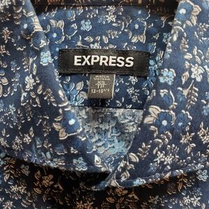 SOLD - Express Blue and White Floral Patterned Shirt (XS) EUC